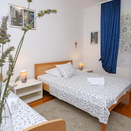 Apartament Znjan *