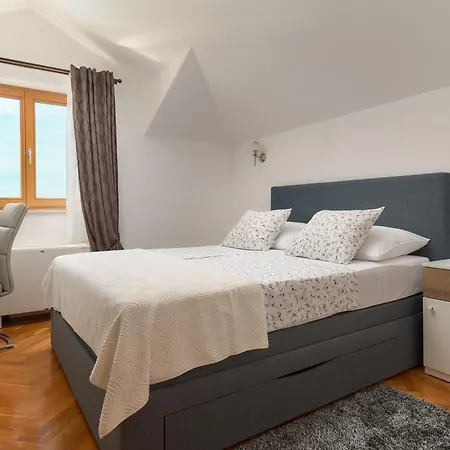 Apartment Znjan Split